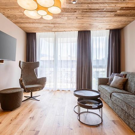 Zillertal Suites Fuegen By Alps Resorts Екстериор снимка