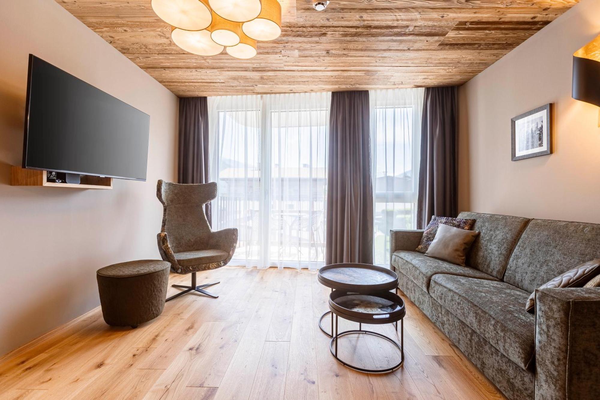 Zillertal Suites Fuegen By Alps Resorts Екстериор снимка